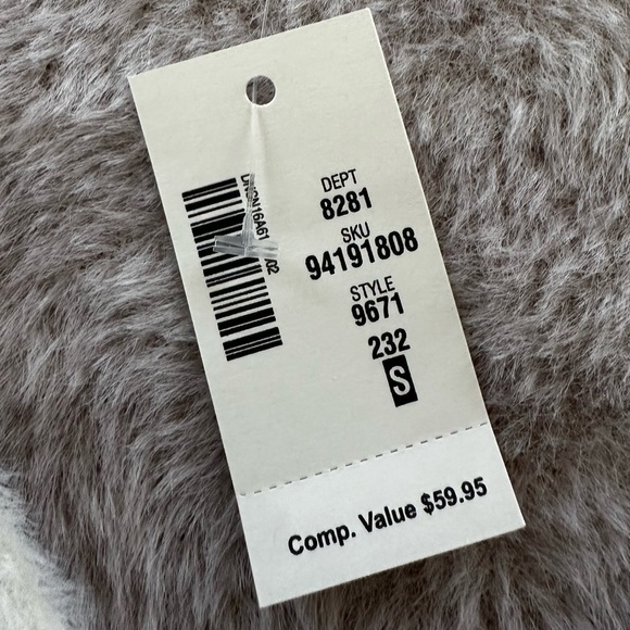 Aeropostale Fuzzy Houndstooth V-Neck Sweater - Picture 2 of 6